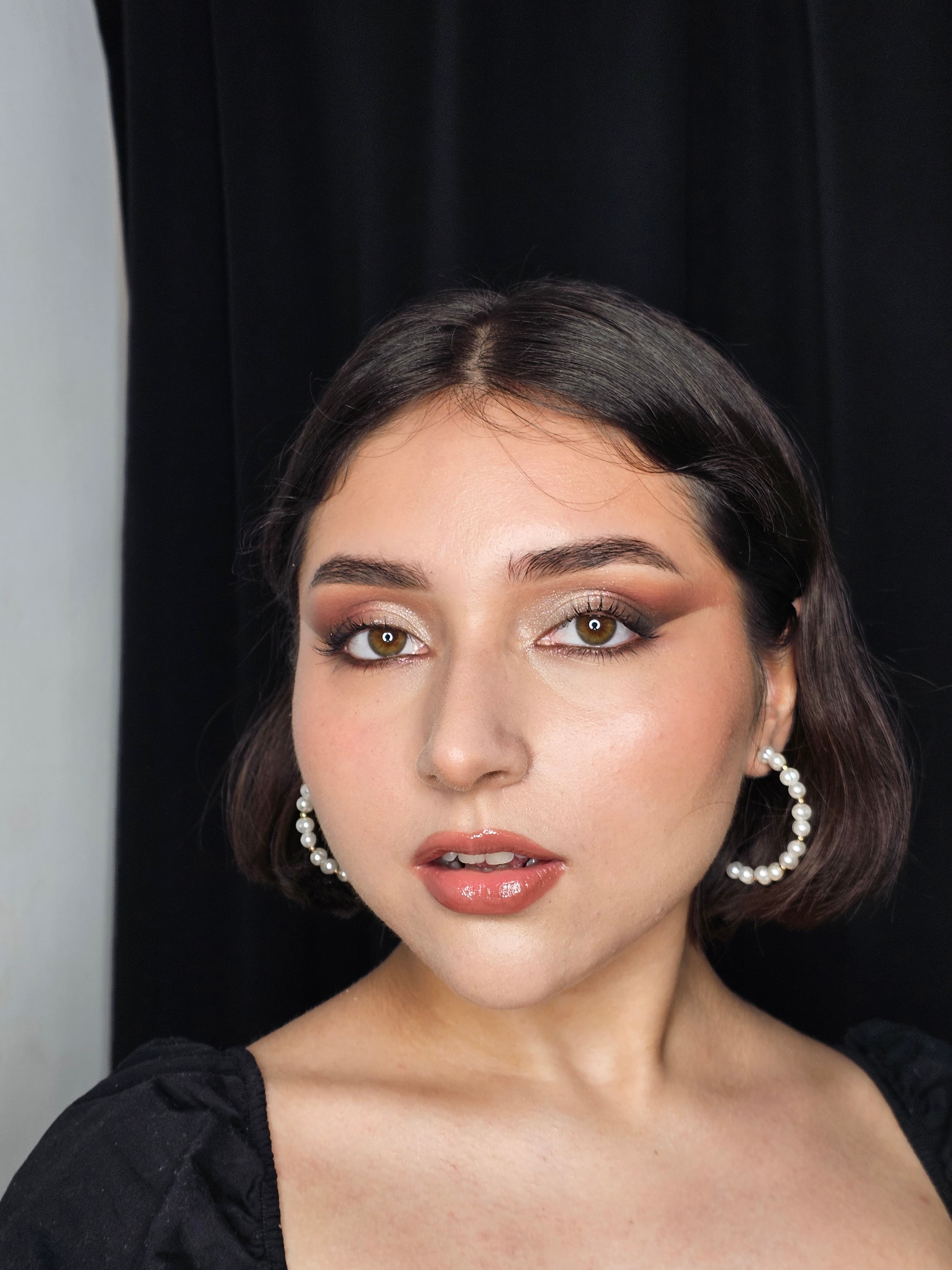Fresh and natural makeup style for daytime occasions