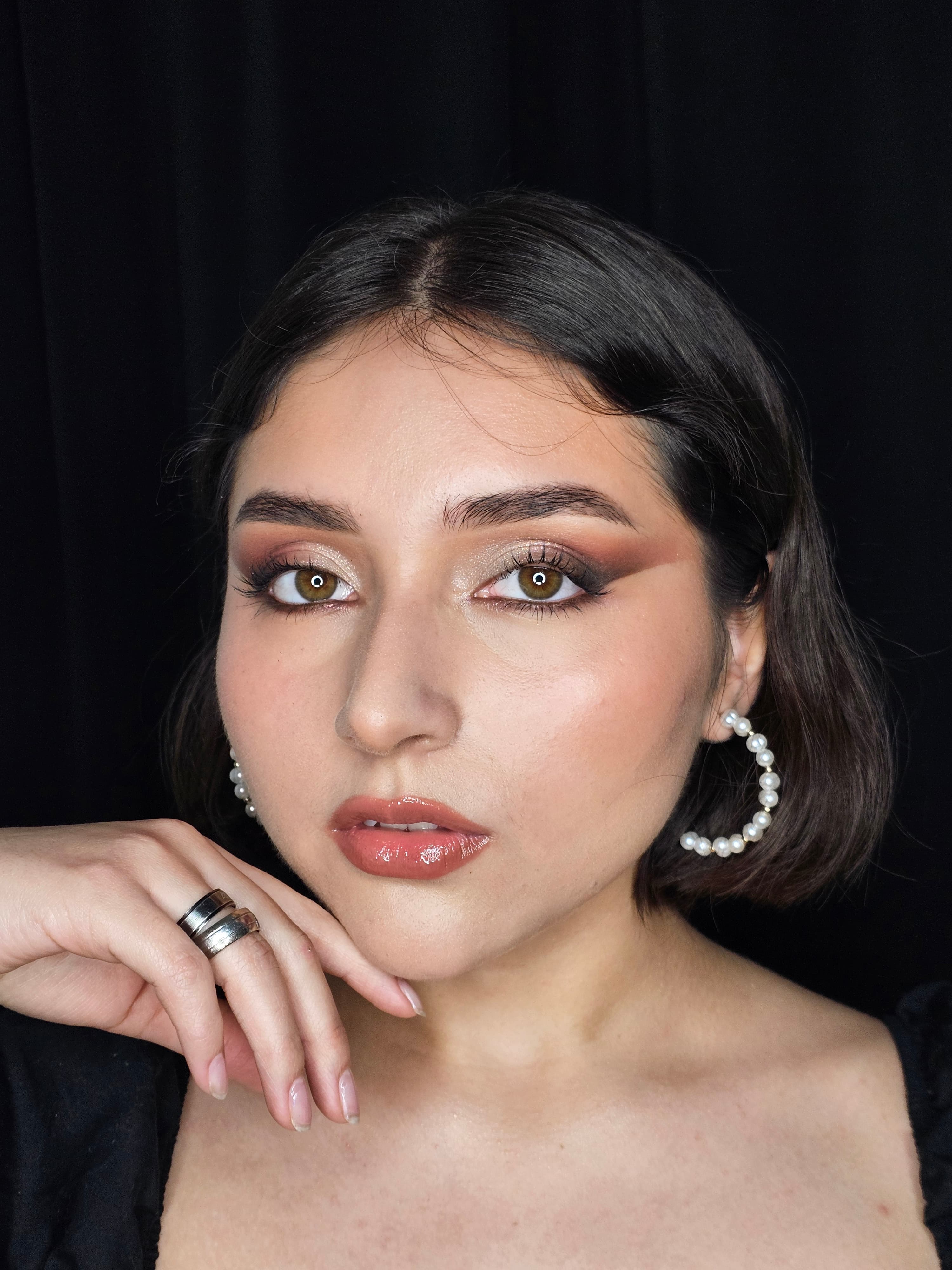 Glamorous evening makeup with professional technique by Ale Karbaum
