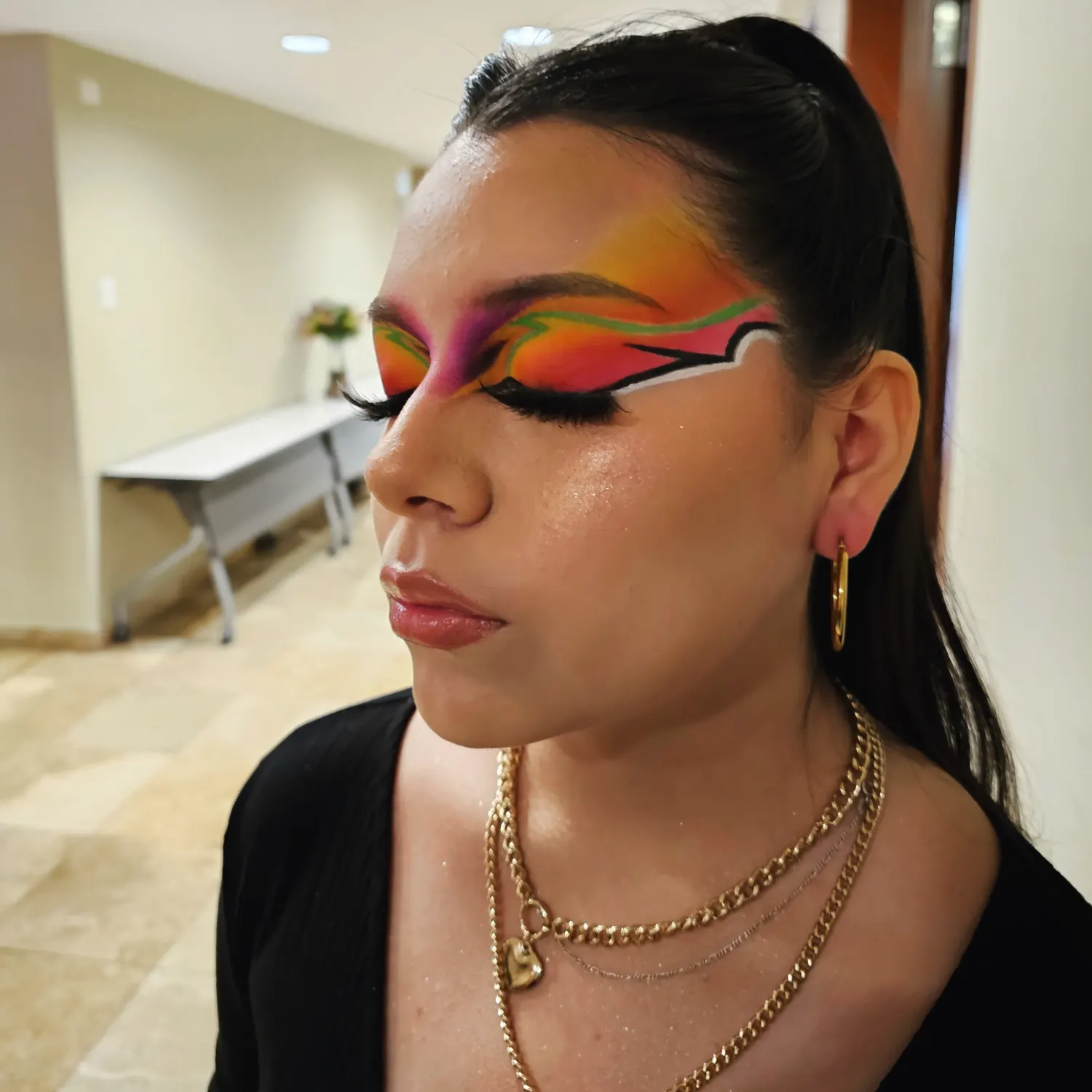 High-contrast conceptual makeup by Ale Karbaum