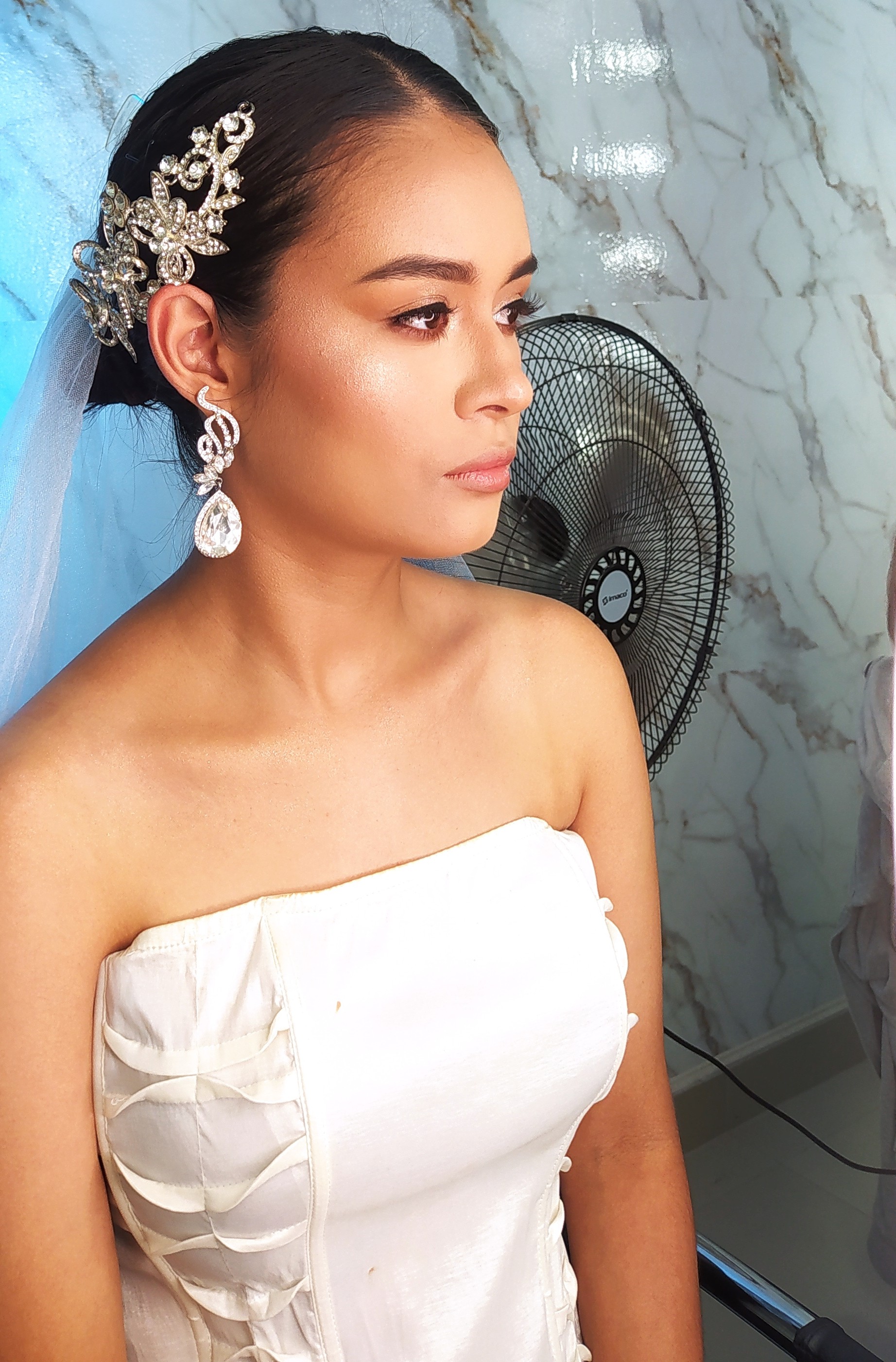 Classic bridal makeup with balanced definition and luminous glow